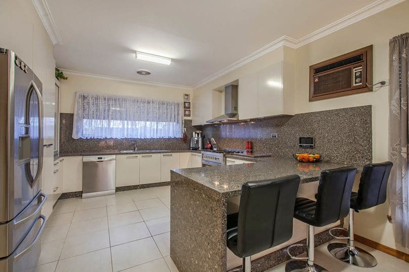 8 Bedwell Street, Reservoir VIC 3073, Reservoir - Thumbnail 3