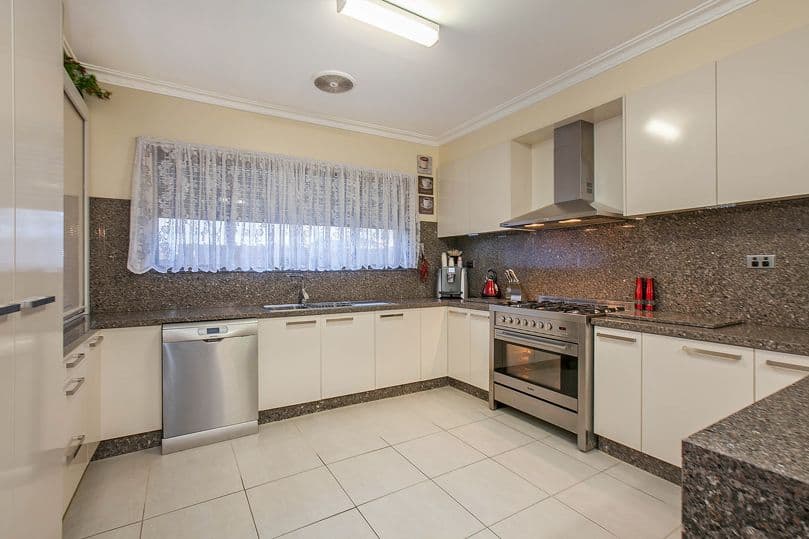 8 Bedwell Street, Reservoir VIC 3073, Reservoir - Thumbnail 4