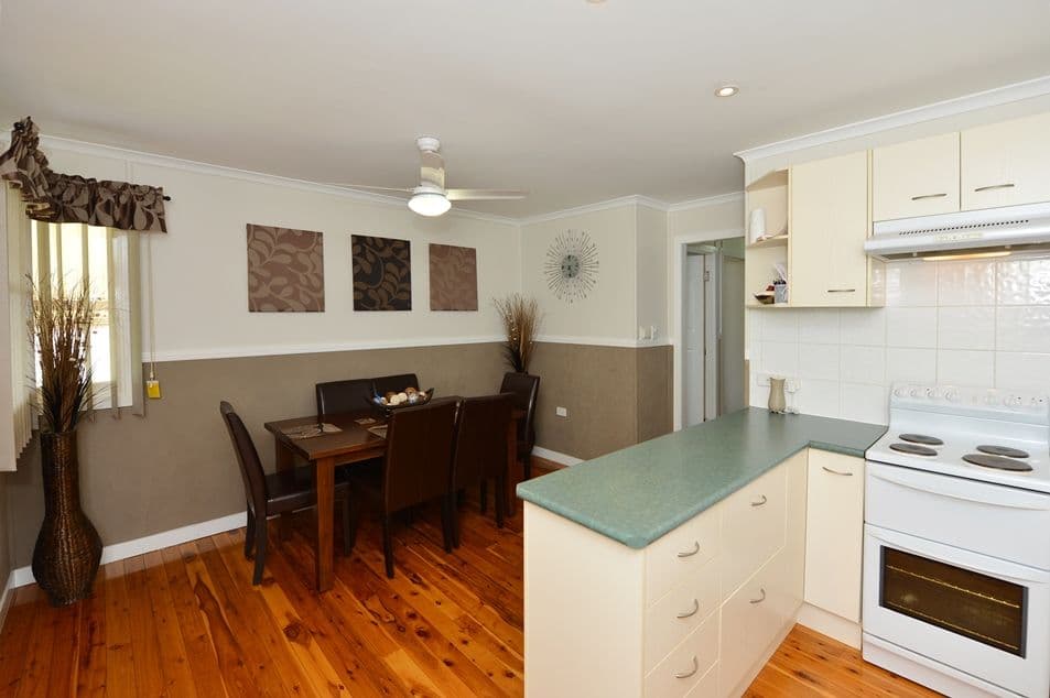 11 Hanlon Street, NEWTOWN QLD 4350, Newtown - Thumbnail 4