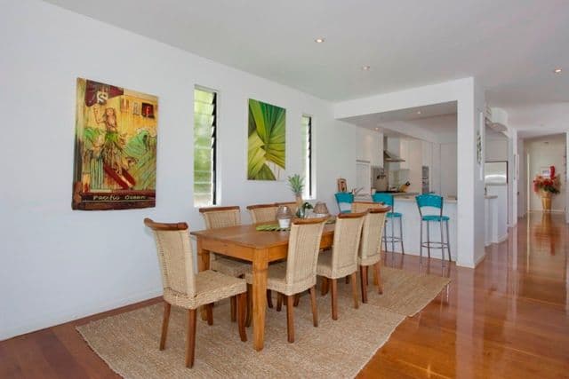 18 Heron Avenue, MERMAID BEACH QLD 4218, Mermaid Beach - Thumbnail 2