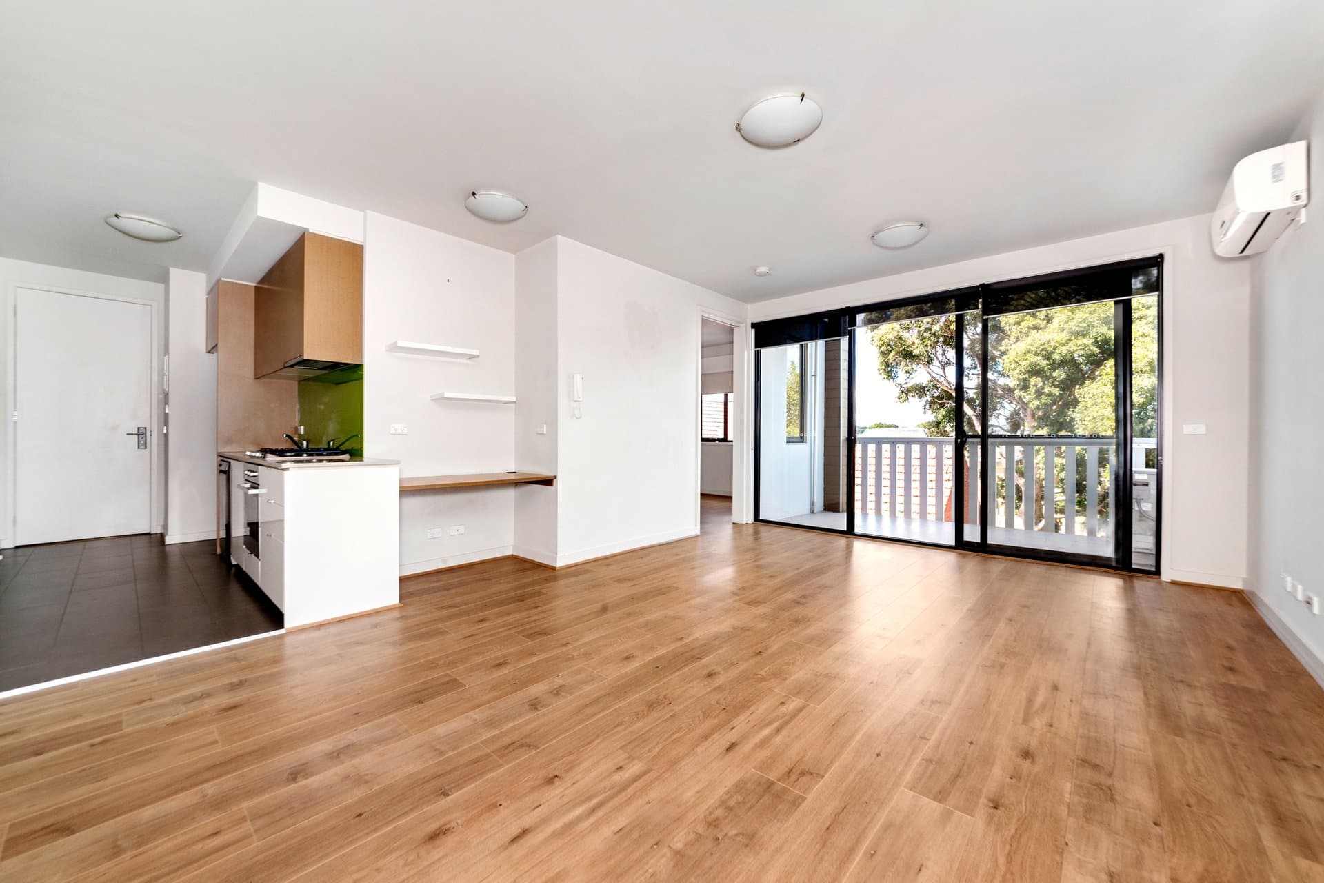 10/103 Atherton Road, Oakleigh - Image 1