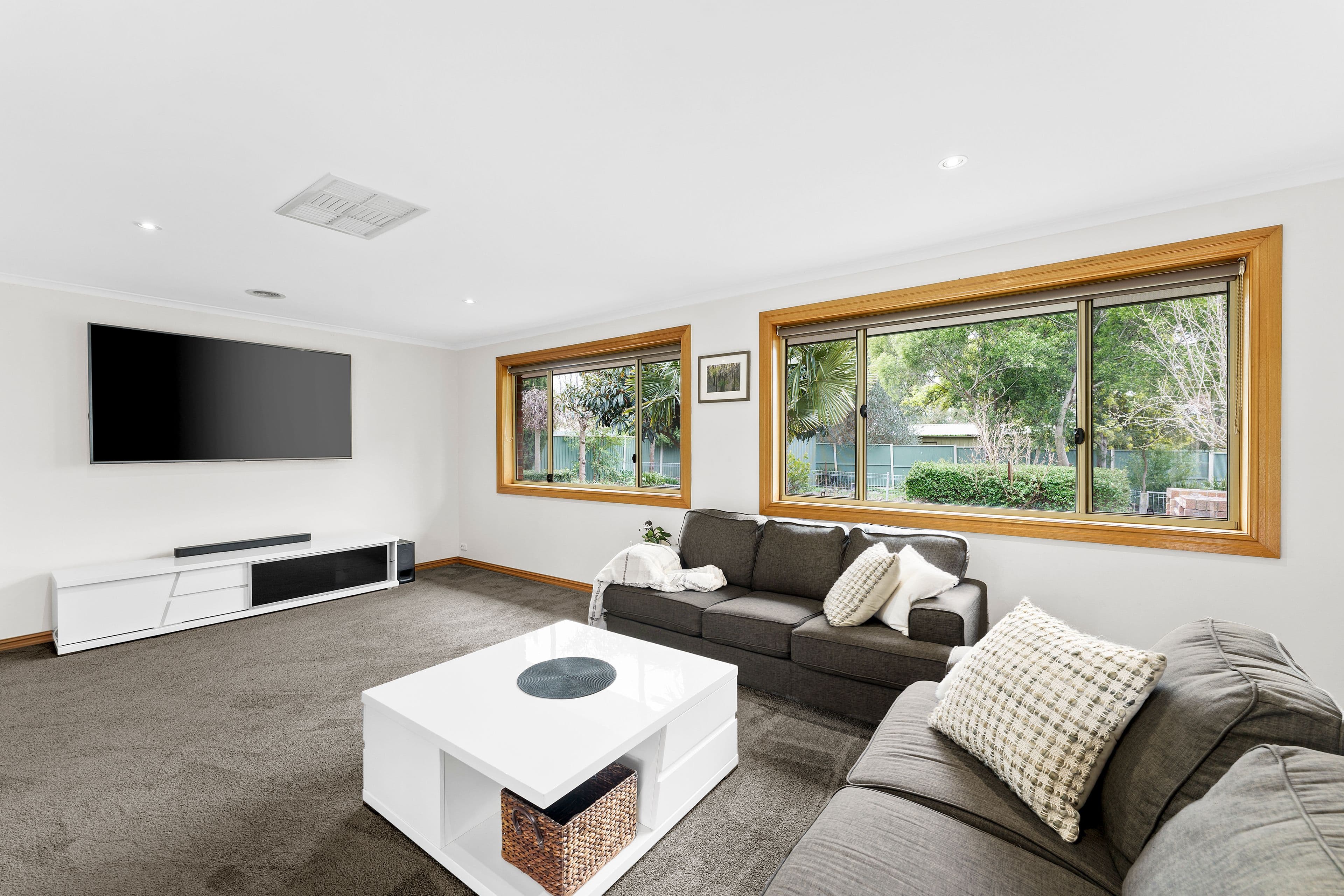 10 Shetland Way, Sunbury VIC 3429, Sunbury - Thumbnail 2