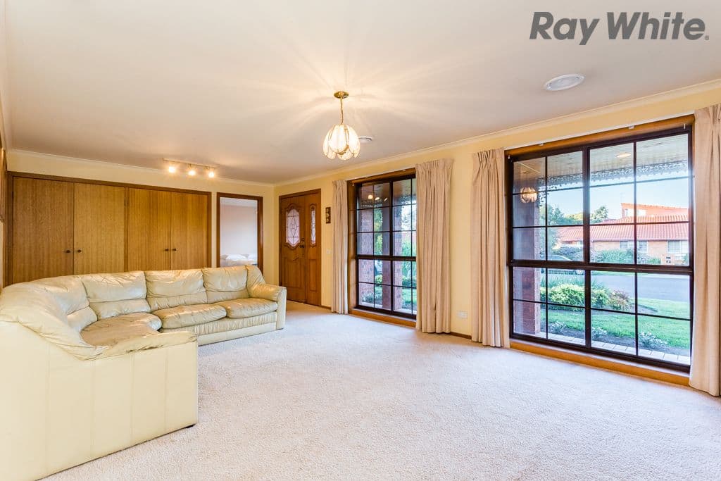 16 Constellation Court, Taylors Lakes VIC 3038, Taylors Lakes - Thumbnail 2