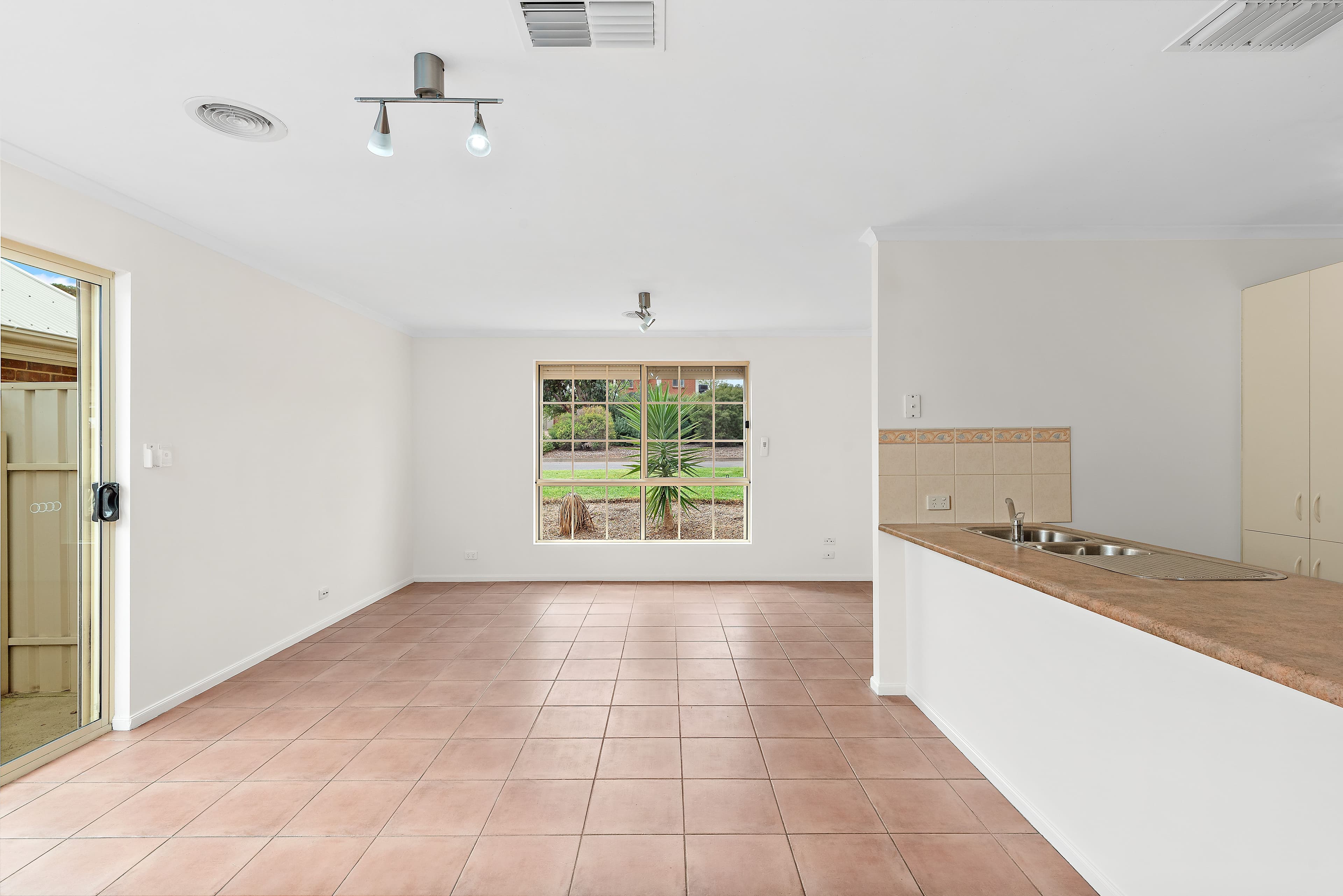 8 Hartland Avenue, Christie Downs SA 5164, Christie Downs - Thumbnail 3