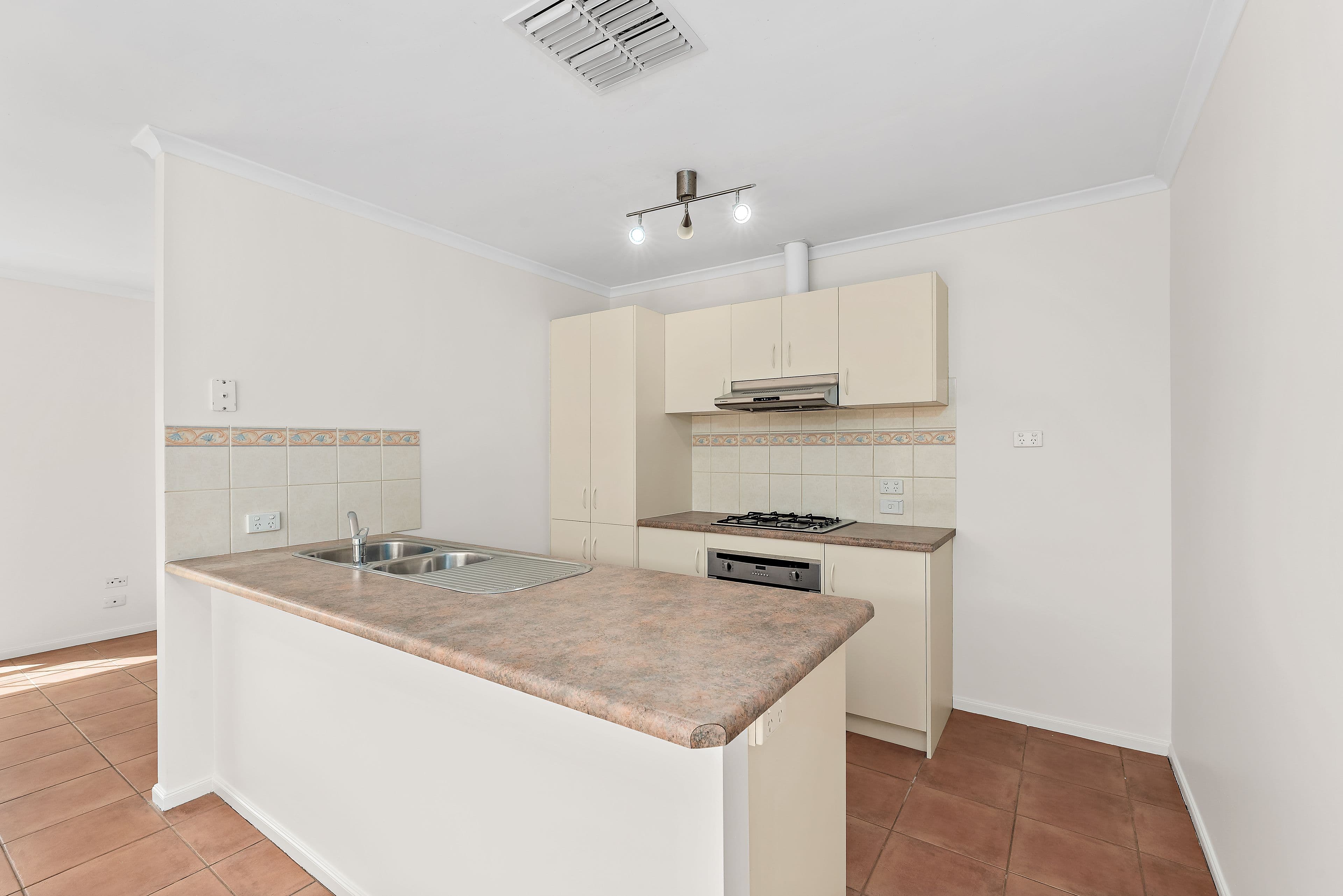 8 Hartland Avenue, Christie Downs SA 5164, Christie Downs - Thumbnail 4