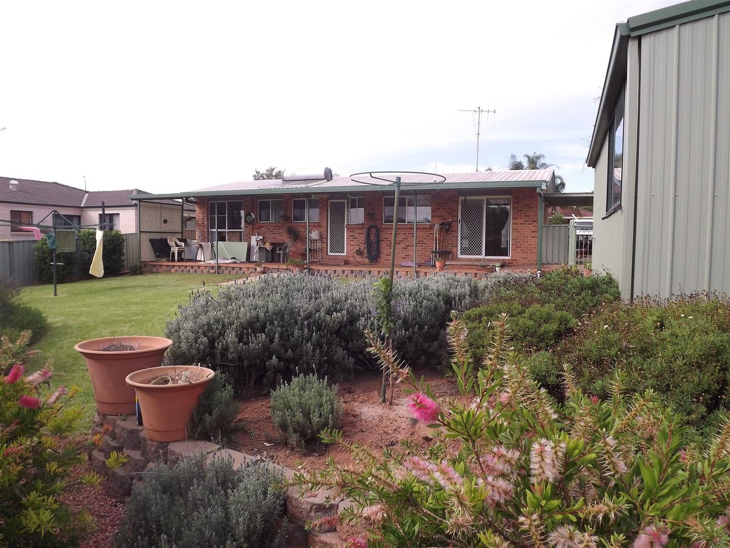 16 Georgefield Drive, PARKES NSW 2870, Parkes - Thumbnail 2