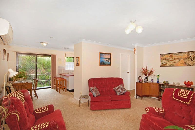 4 Debra Anne Drive, BATEAU BAY NSW 2261, Bateau Bay - Thumbnail 2