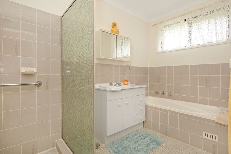 4 Debra Anne Drive, BATEAU BAY NSW 2261, Bateau Bay - Thumbnail 8