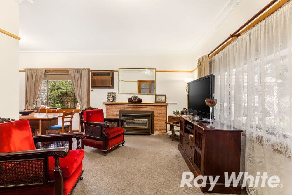 70 Rosstrevor Crescent, Mitcham VIC 3132, Mitcham - Thumbnail 2