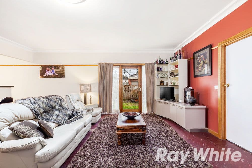 70 Rosstrevor Crescent, Mitcham VIC 3132, Mitcham - Thumbnail 3