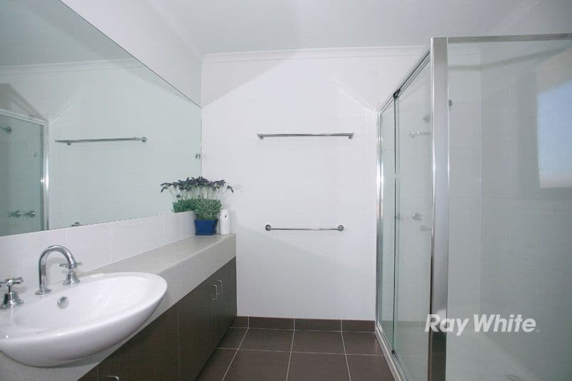 18 Bluemist Circuit, LYNDHURST VIC 3975, Lyndhurst - Thumbnail 3