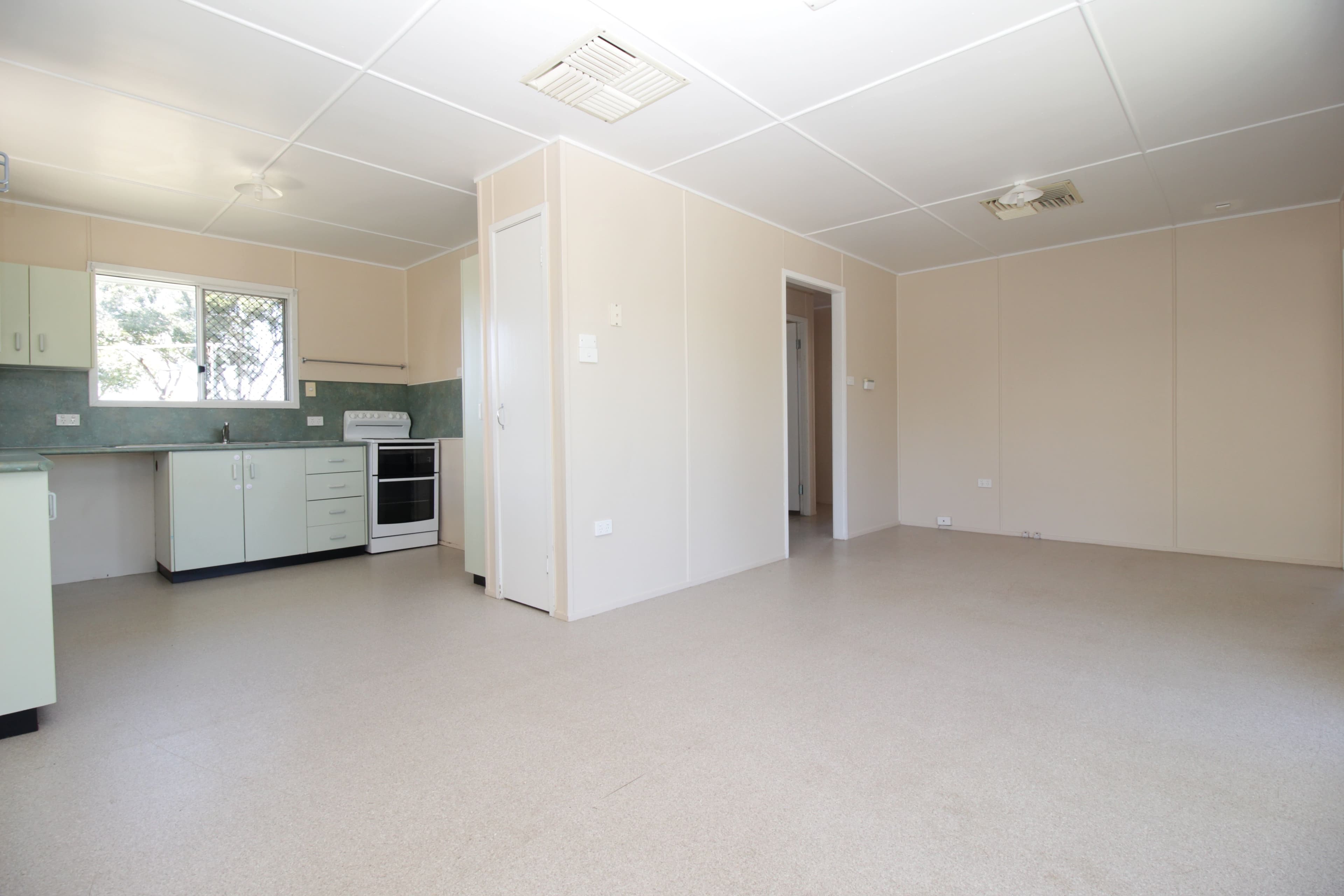 7 Pill Street, Emerald QLD 4720, Emerald - Thumbnail 6