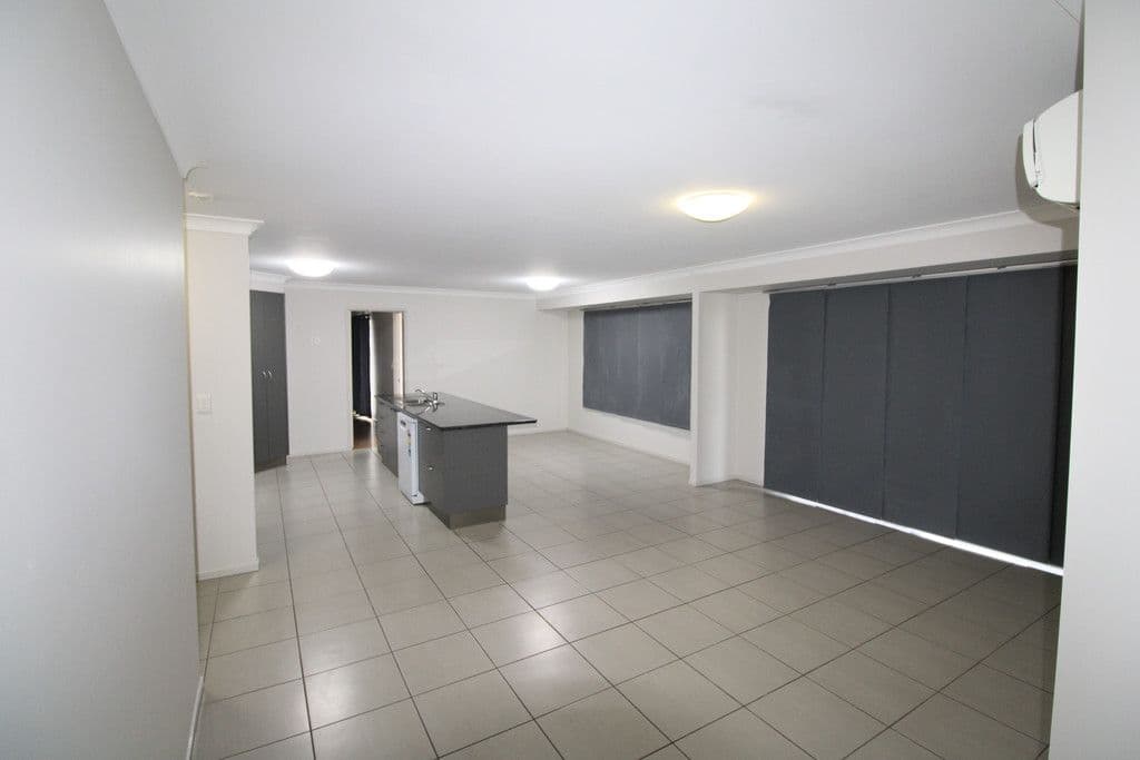 46 Mayfair Drive, Emerald QLD 4720, Emerald - Thumbnail 4