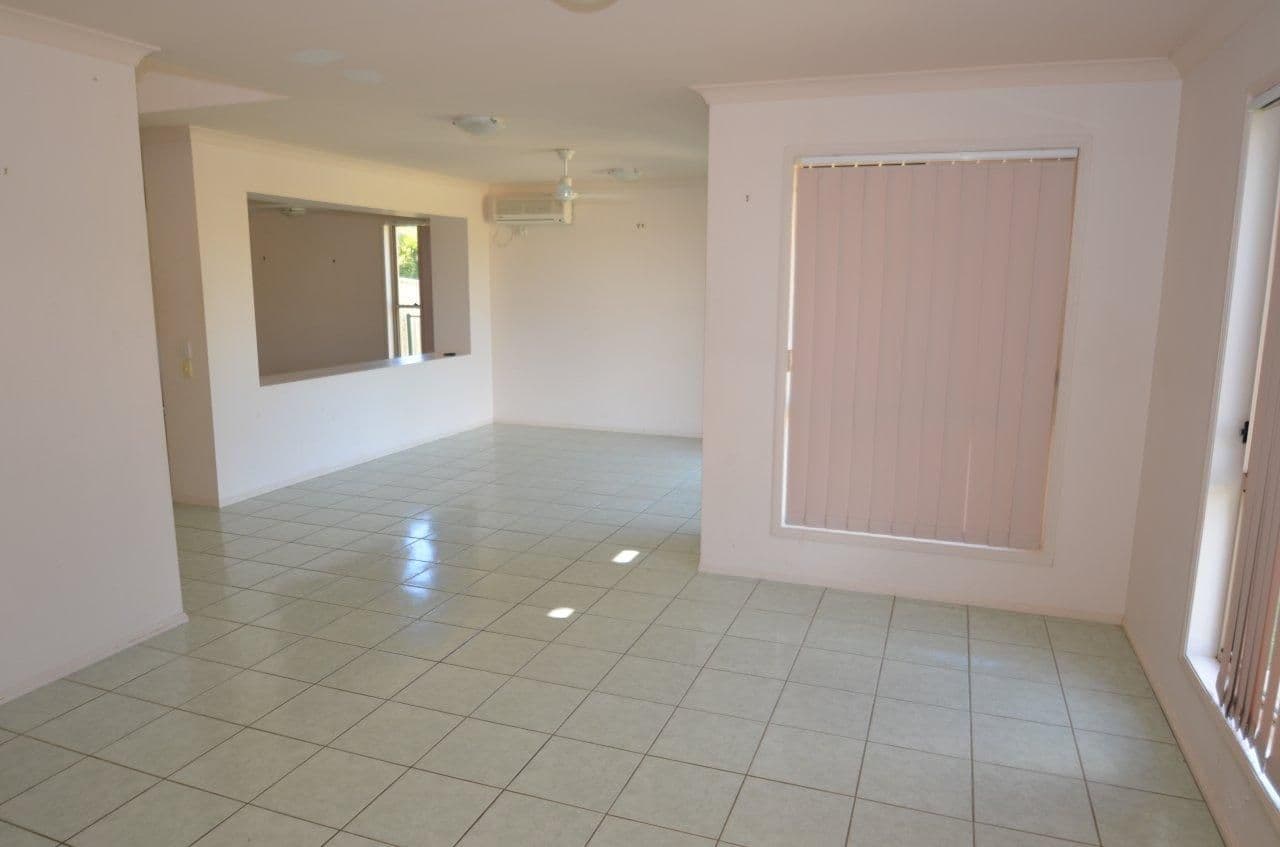 24 Tee Trees Boulevard, ARUNDEL QLD 4214, Arundel - Thumbnail 4