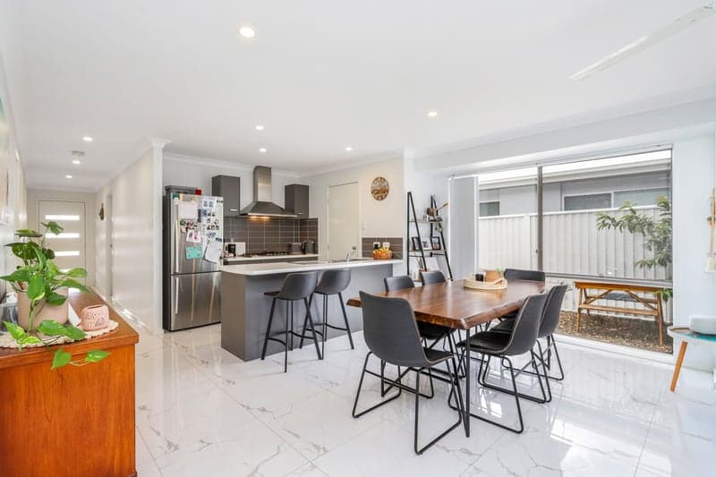 27 Riverstone Crescent, Little Mountain - Thumbnail 2
