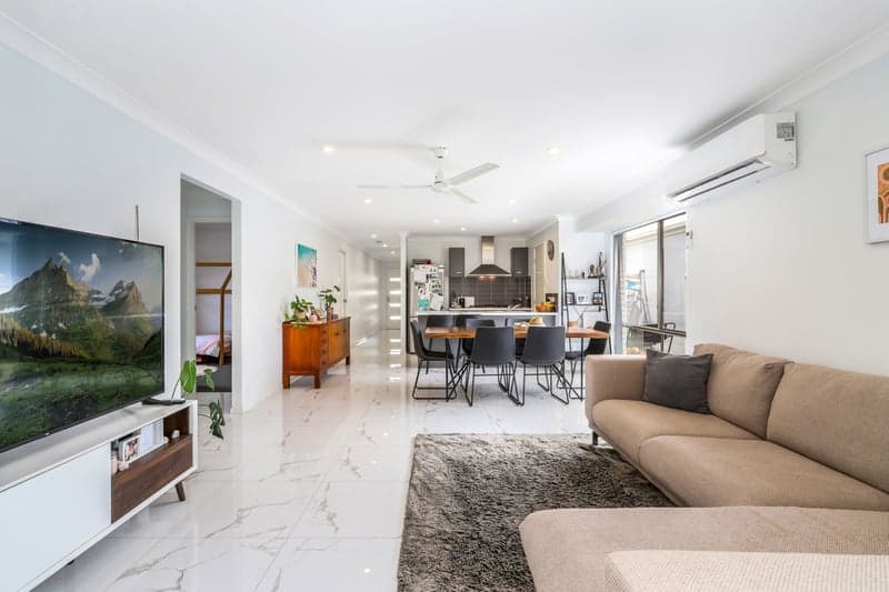 27 Riverstone Crescent, Little Mountain - Thumbnail 5