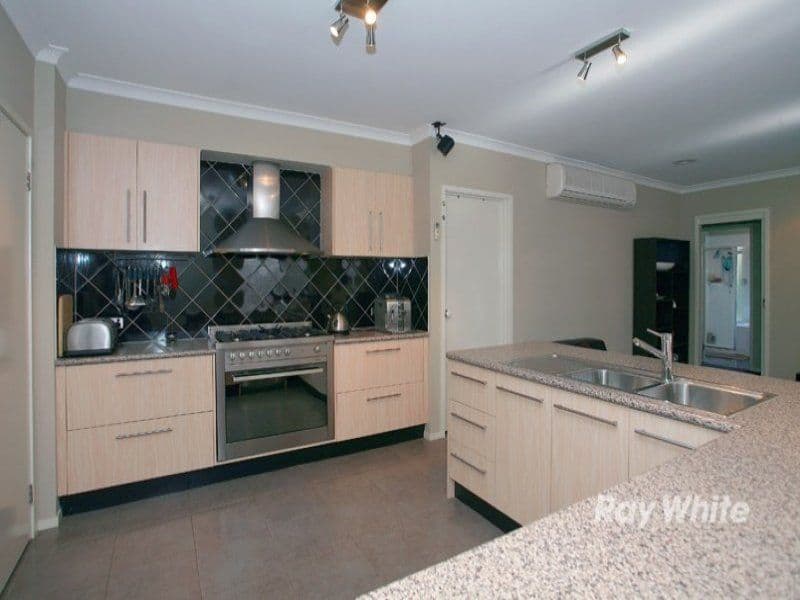 5 Carmody Court, CRANBOURNE VIC 3977, Cranbourne - Thumbnail 3