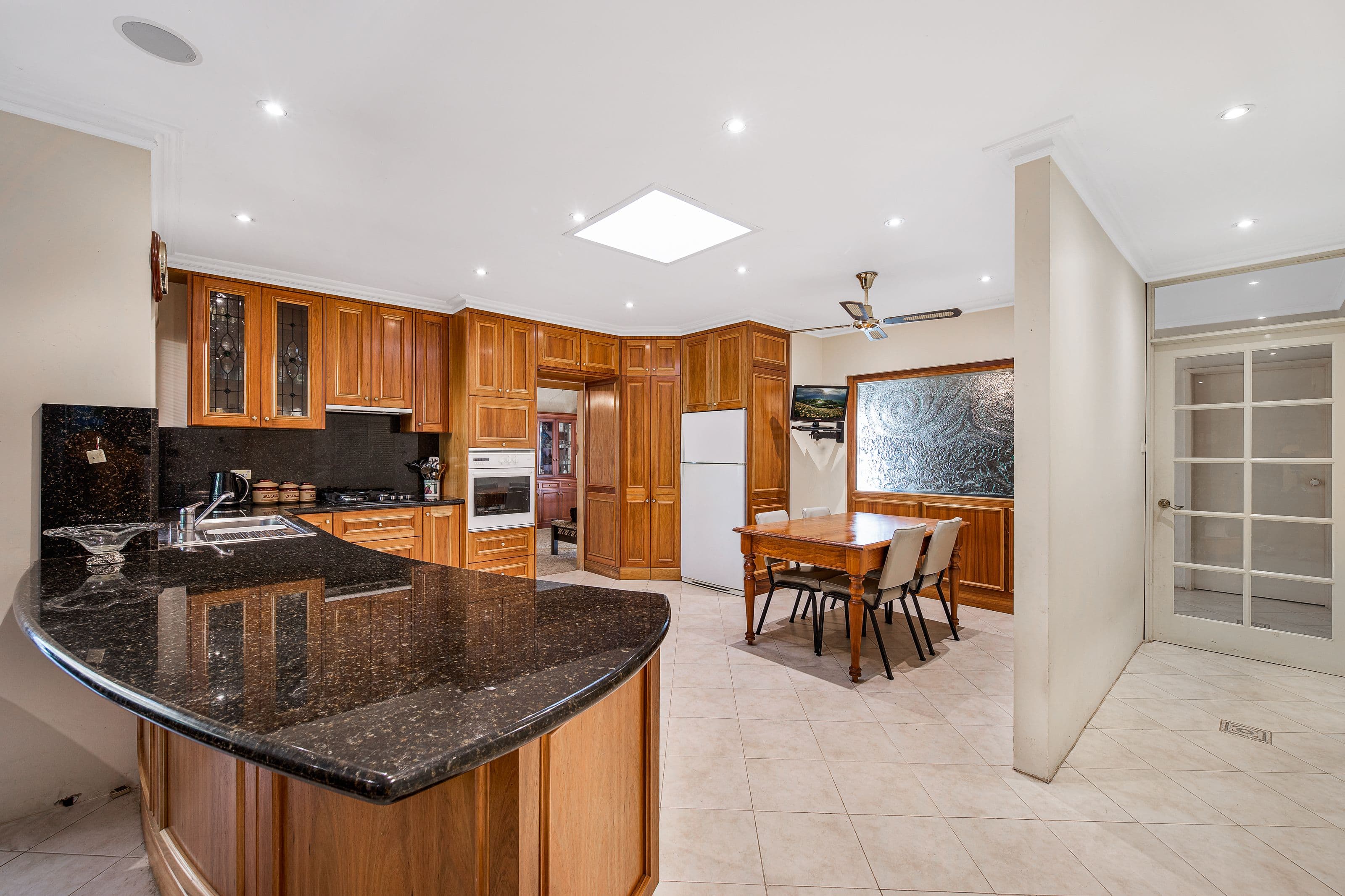 28 Watsons Road, Glen Waverley VIC 3150, Glen Waverley - Thumbnail 2