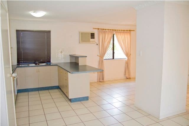 7 Black Braes Court, MOUNT LOUISA QLD 4814, Mount Louisa - Thumbnail 6