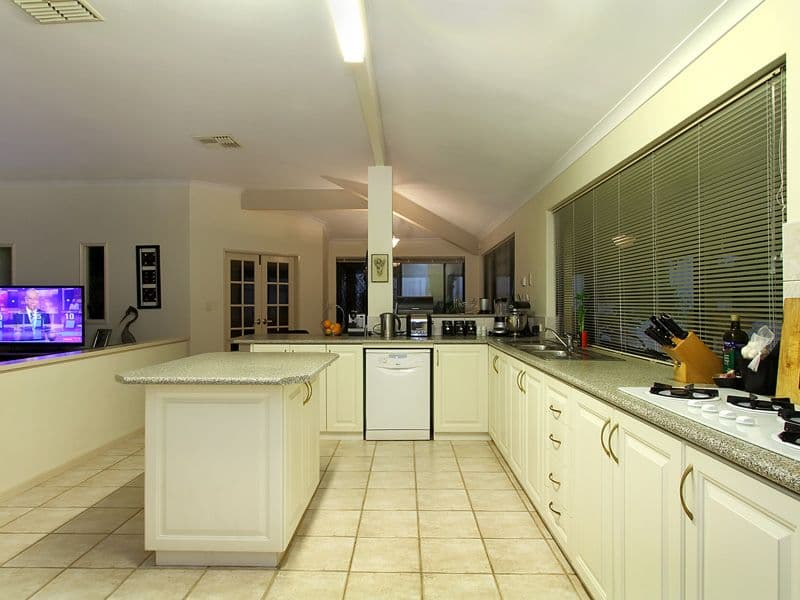 17 Englefield Retreat, LANDSDALE WA 6065, Landsdale - Thumbnail 4