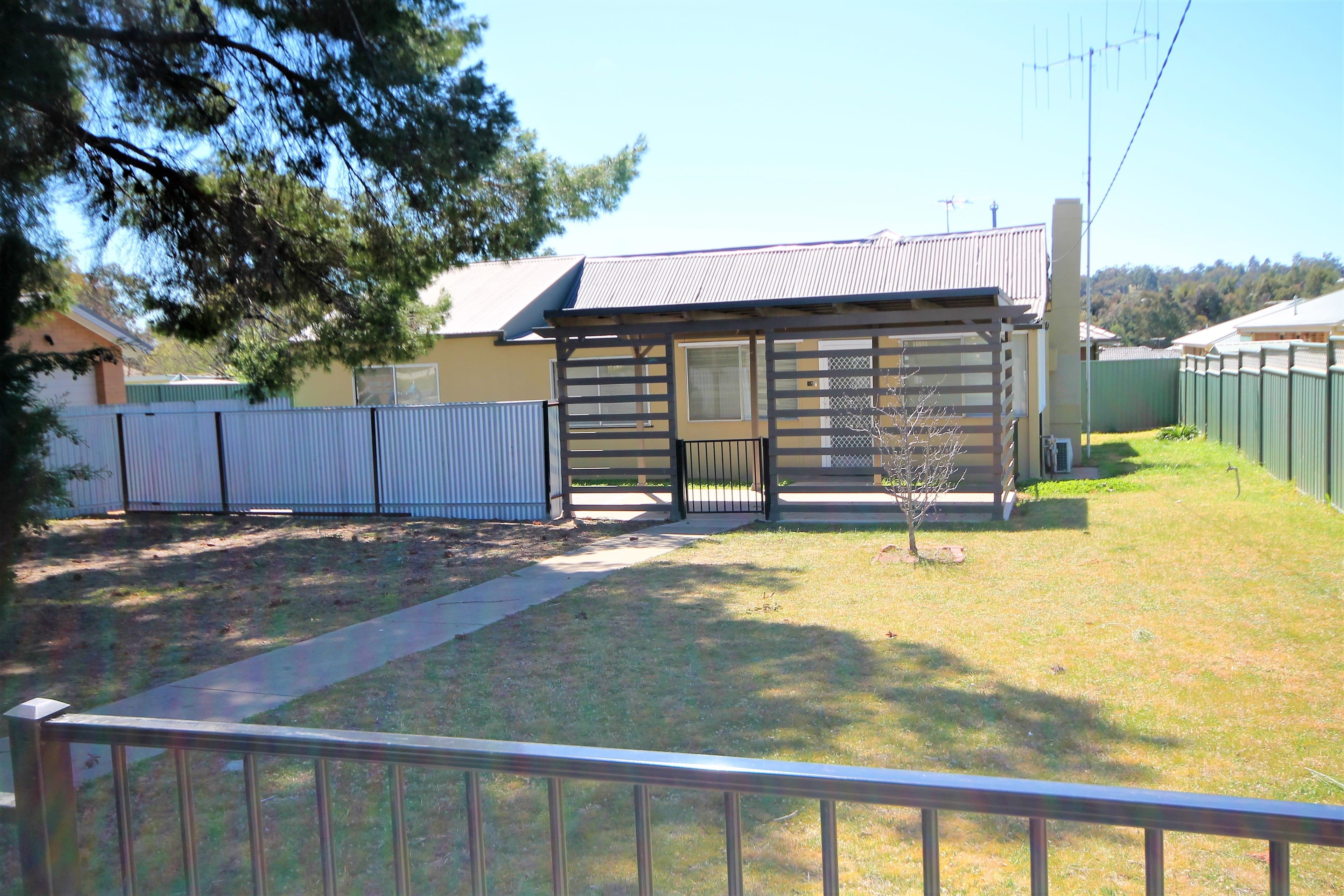 11 Miro Street, Young - Image 1