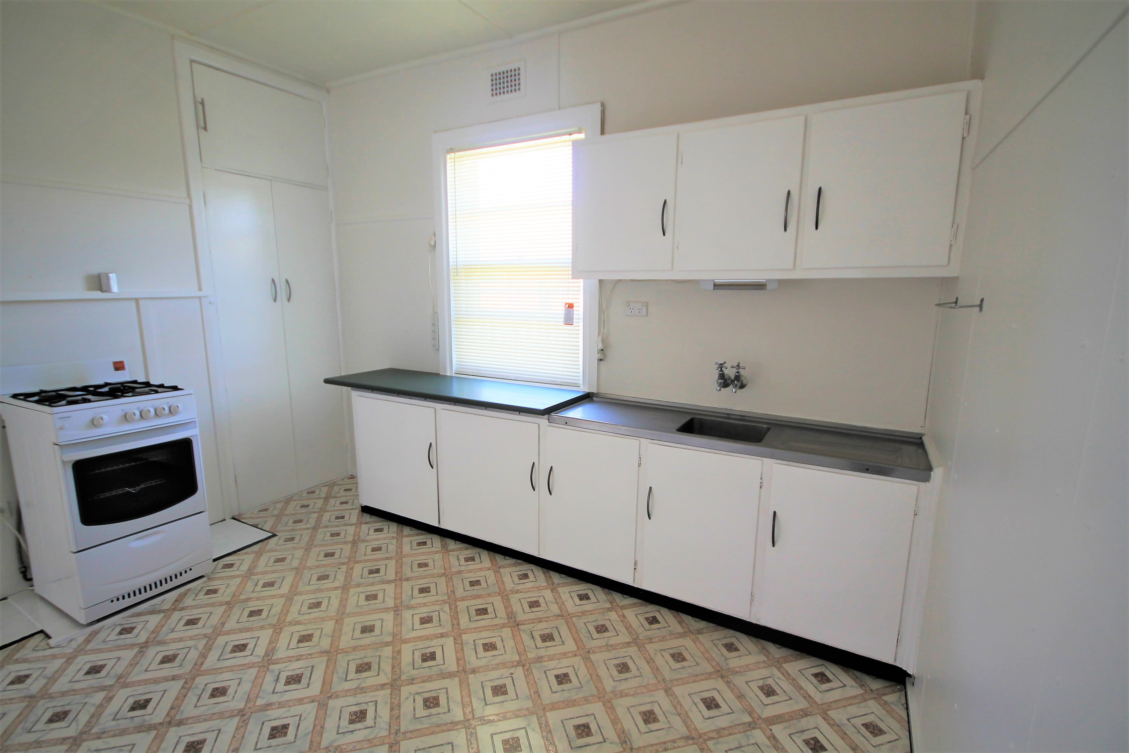 11 Miro Street, Young - Thumbnail 2