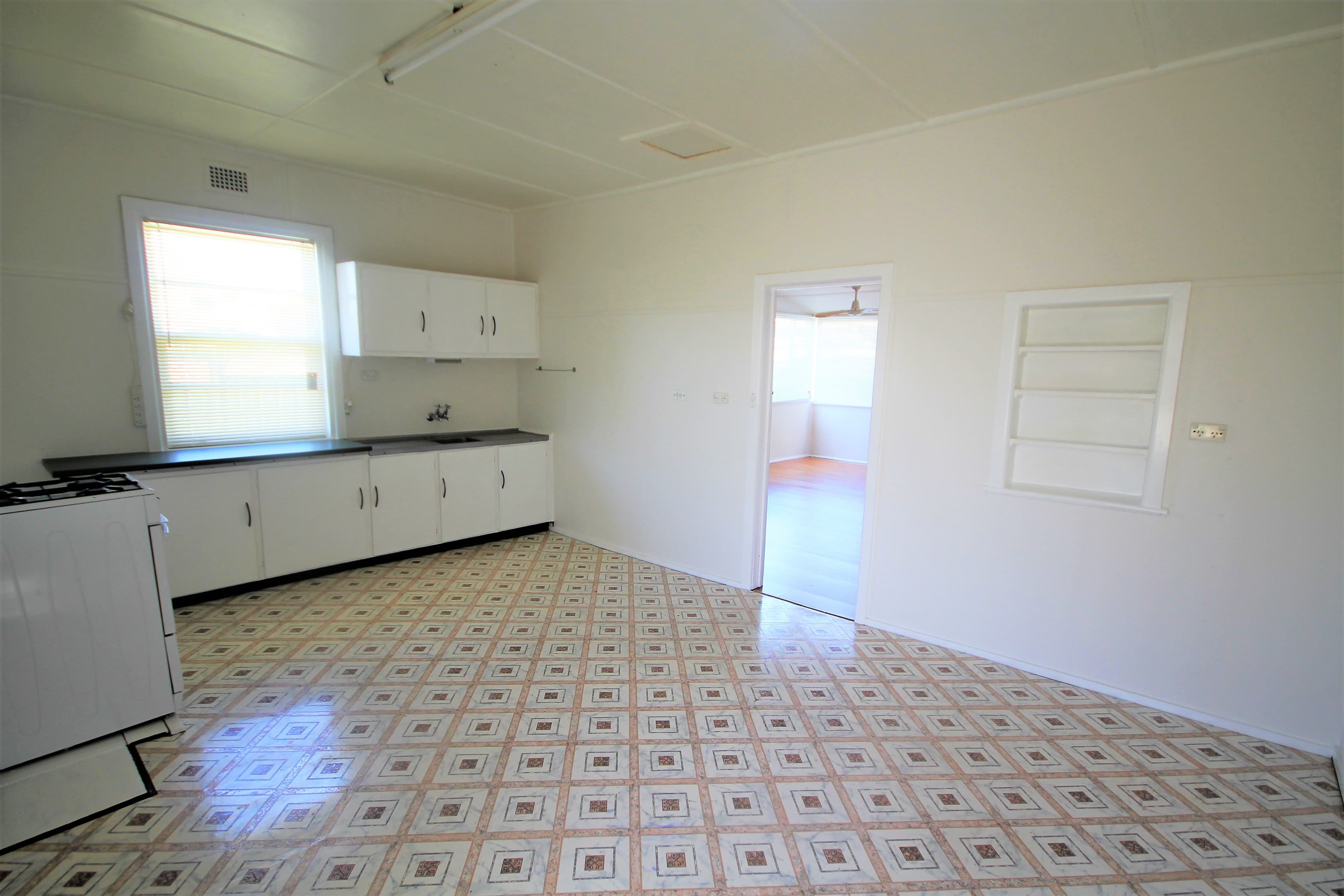 11 Miro Street, Young - Thumbnail 5