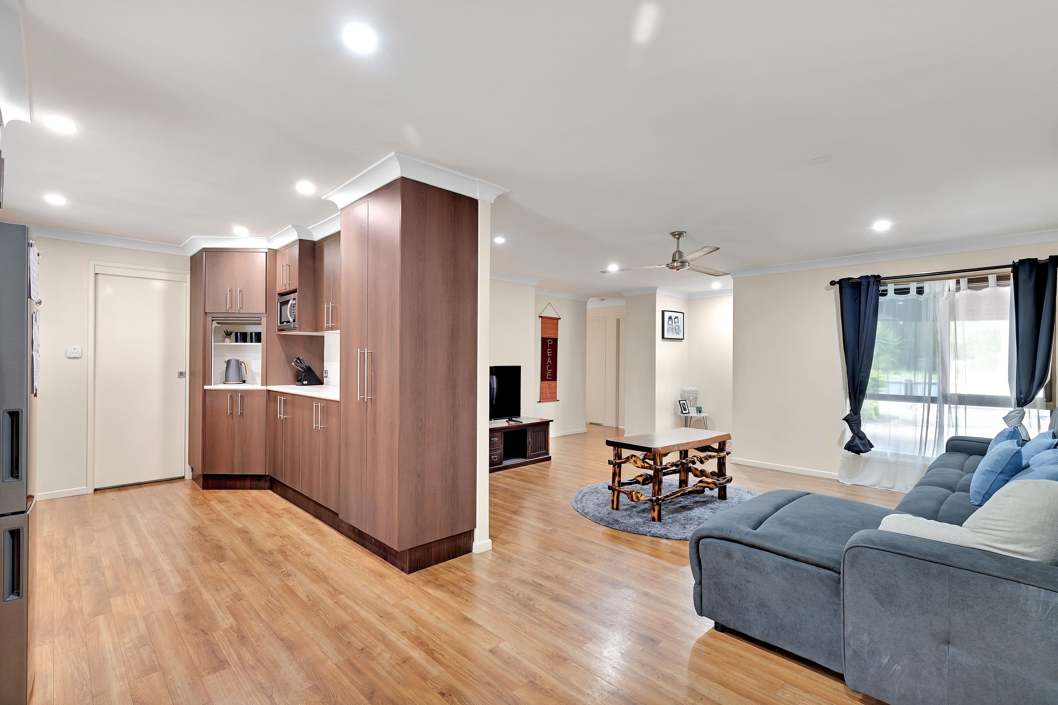 51 Loch Street, Emerald QLD 4720, Emerald - Thumbnail 3