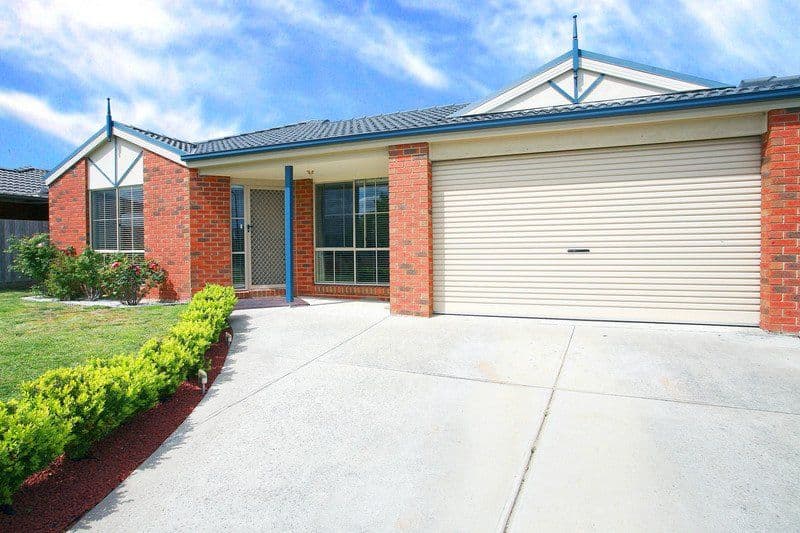 29 Bellbrae Crescent, CRANBOURNE VIC 3977, Cranbourne West - Thumbnail 2
