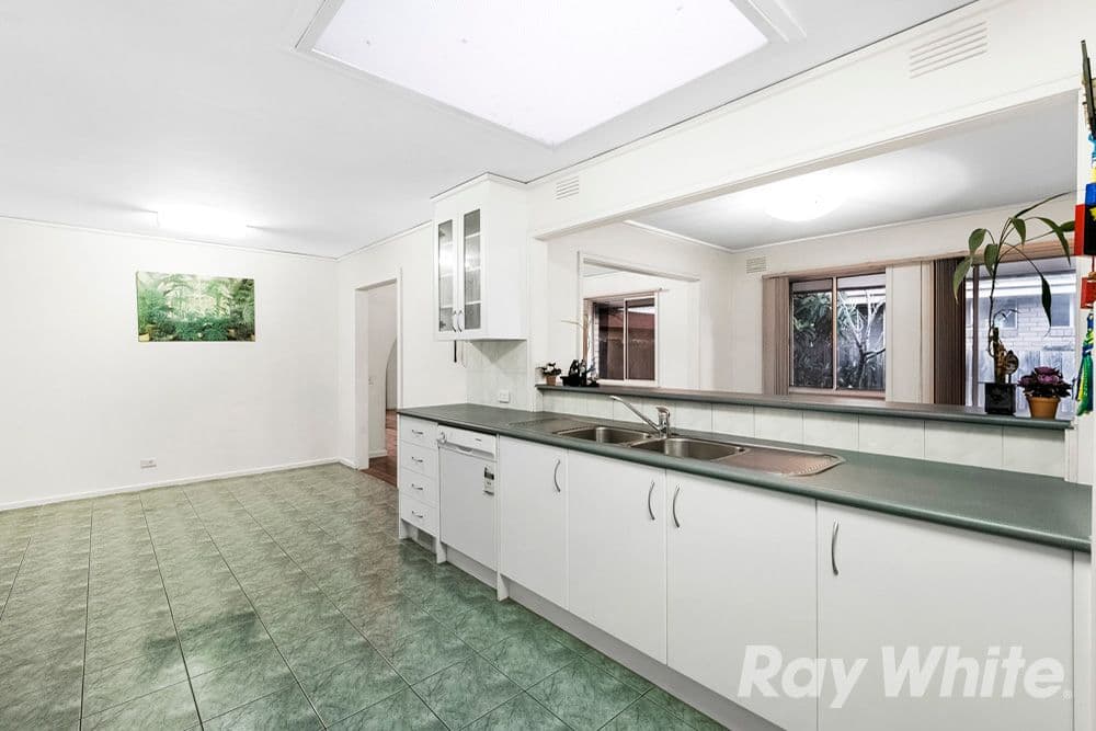129 View Mount Road, Glen Waverley VIC 3150, Glen Waverley - Thumbnail 3