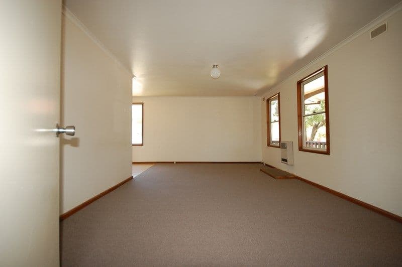 9 McKern Place, GRIFFITH NSW 2680, Griffith - Thumbnail 2