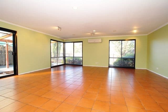 19 Medina Drive, HOPPERS CROSSING VIC 3029, Hoppers Crossing - Thumbnail 4