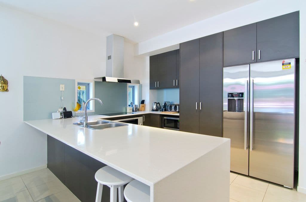 24 Sarawak Avenue, PALM BEACH QLD 4221, Palm Beach - Thumbnail 2