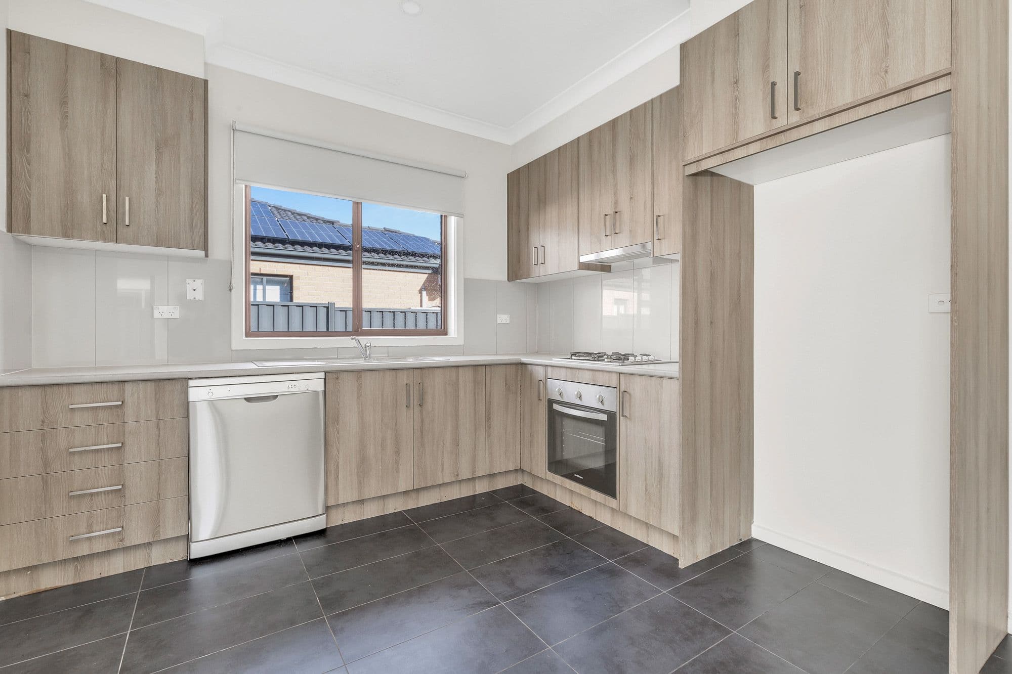 8 Rous Street, Wyndham Vale VIC 3024, Wyndham Vale - Thumbnail 2