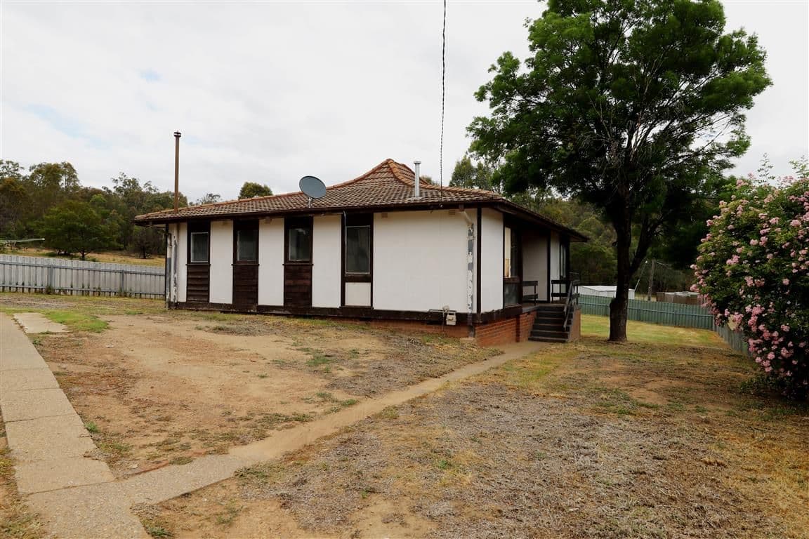 32 Kinred Street, Tumut - Image 1