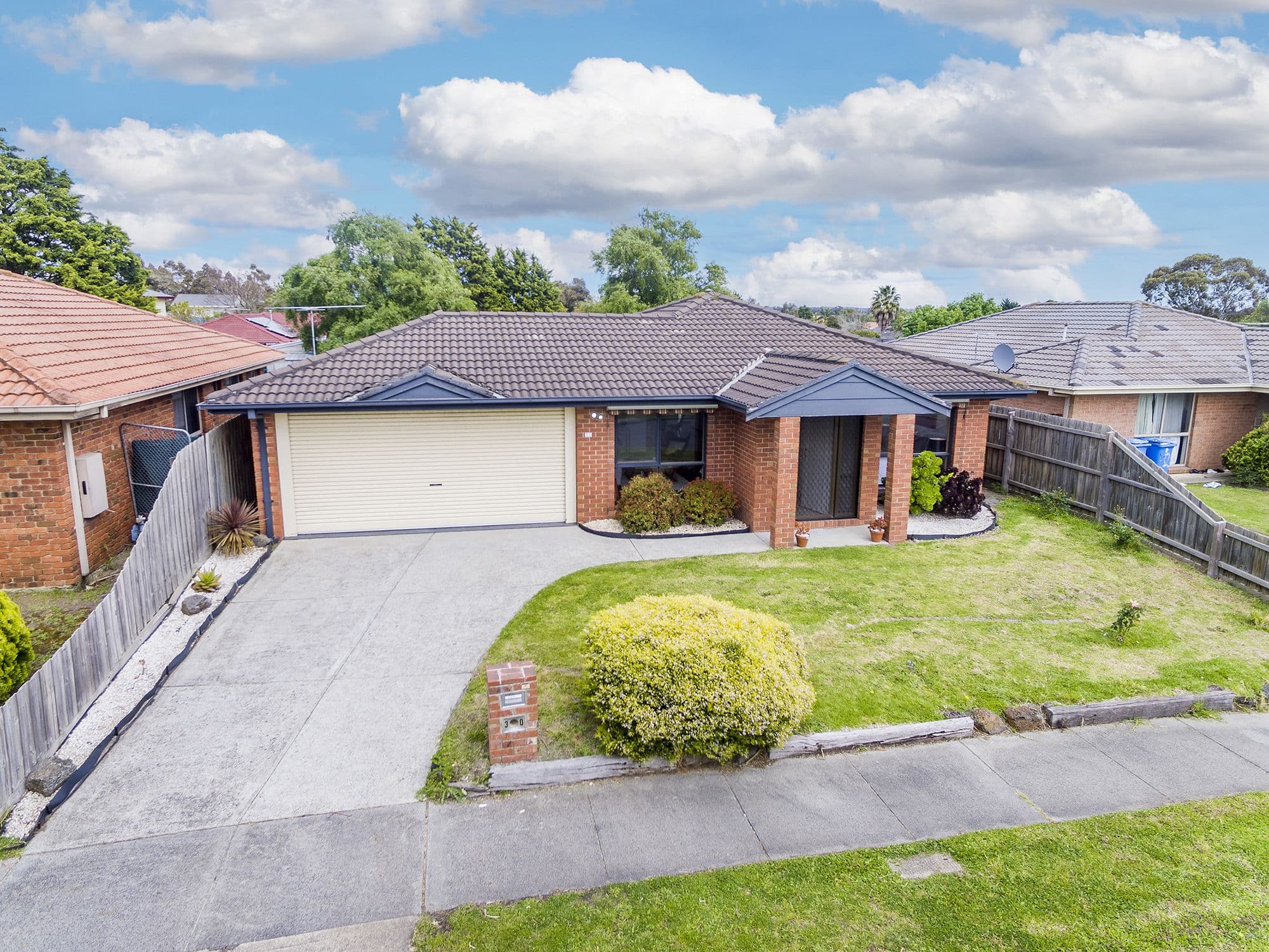 30 Brentwood Drive, Cranbourne North VIC 3977, Cranbourne North - Thumbnail 2
