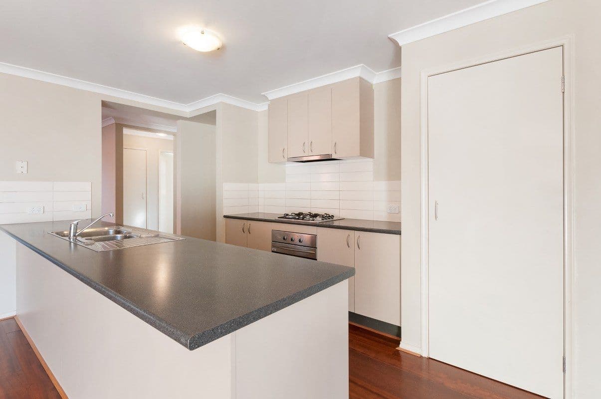 17 Millstream Pass, CRAIGIEBURN VIC 3064, Craigieburn - Thumbnail 2