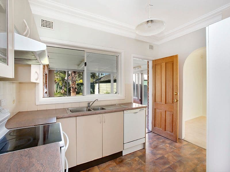 20 Bimbadeen Avenue, Miranda NSW 2228, Miranda - Thumbnail 2