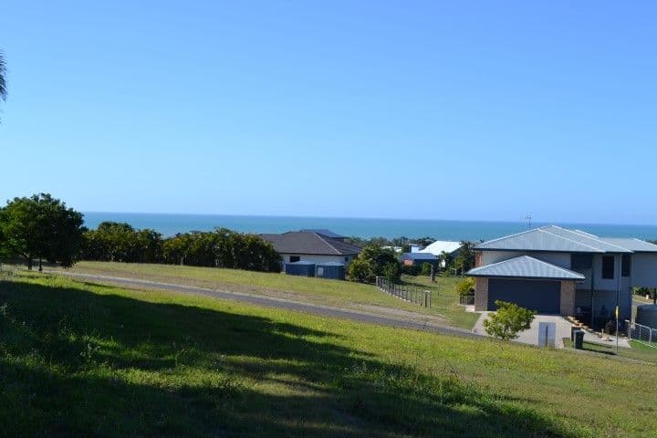 18 Highview Drive, CRAIGNISH QLD 4655, Craignish - Thumbnail 3