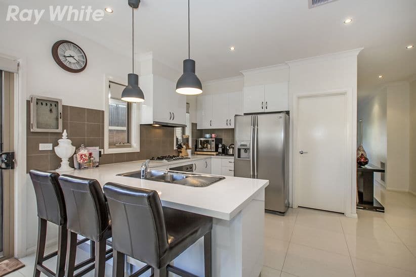 4 Clonard Crescent, Epping VIC 3076, Epping - Thumbnail 2