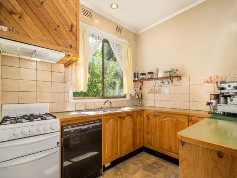 9 McComas Street, Reservoir VIC 3073, Reservoir - Thumbnail 6