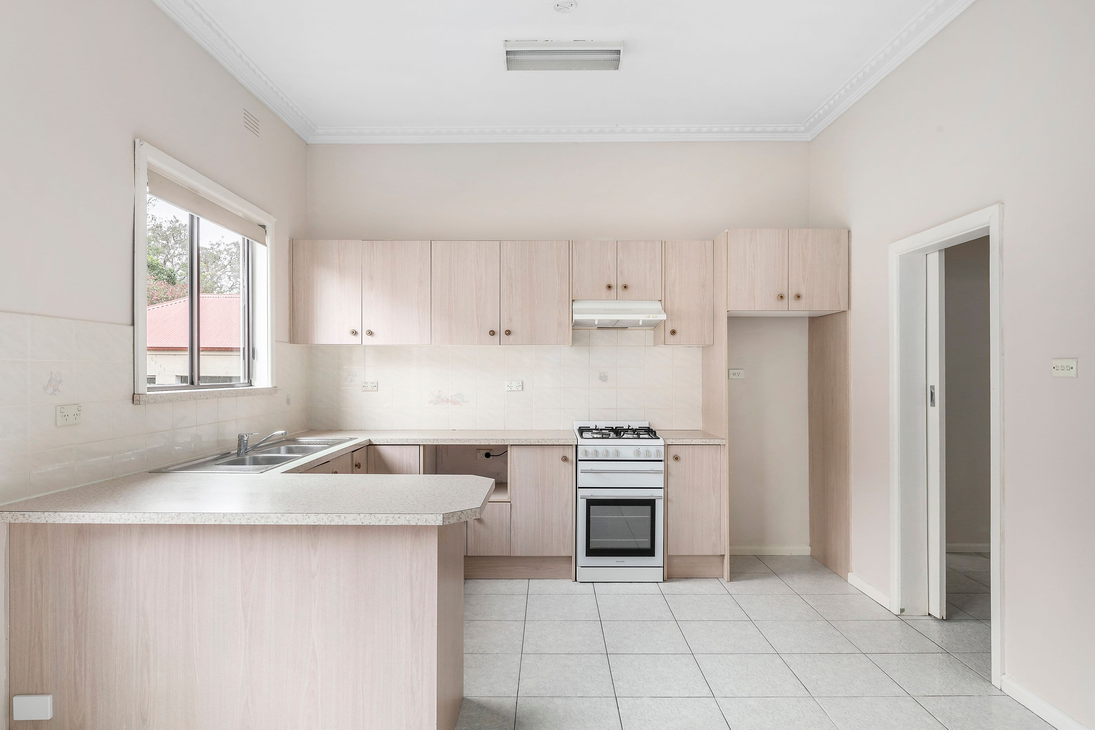 32 Fourth Avenue, Brunswick VIC 3056, Brunswick - Thumbnail 3