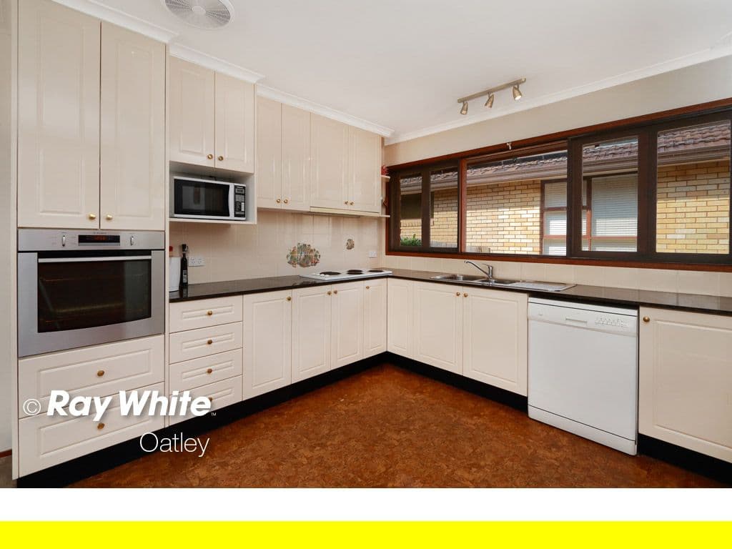 8 View Street, Peakhurst Heights - Thumbnail 4