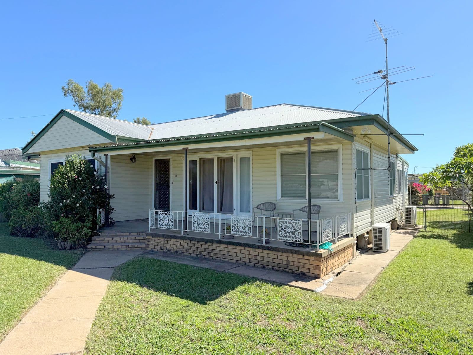 11 Thompsons Avenue, Moree NSW 2400, Moree - Thumbnail 2
