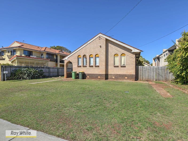 398 Scarborough Road, SCARBOROUGH QLD 4020, Scarborough - Thumbnail 2