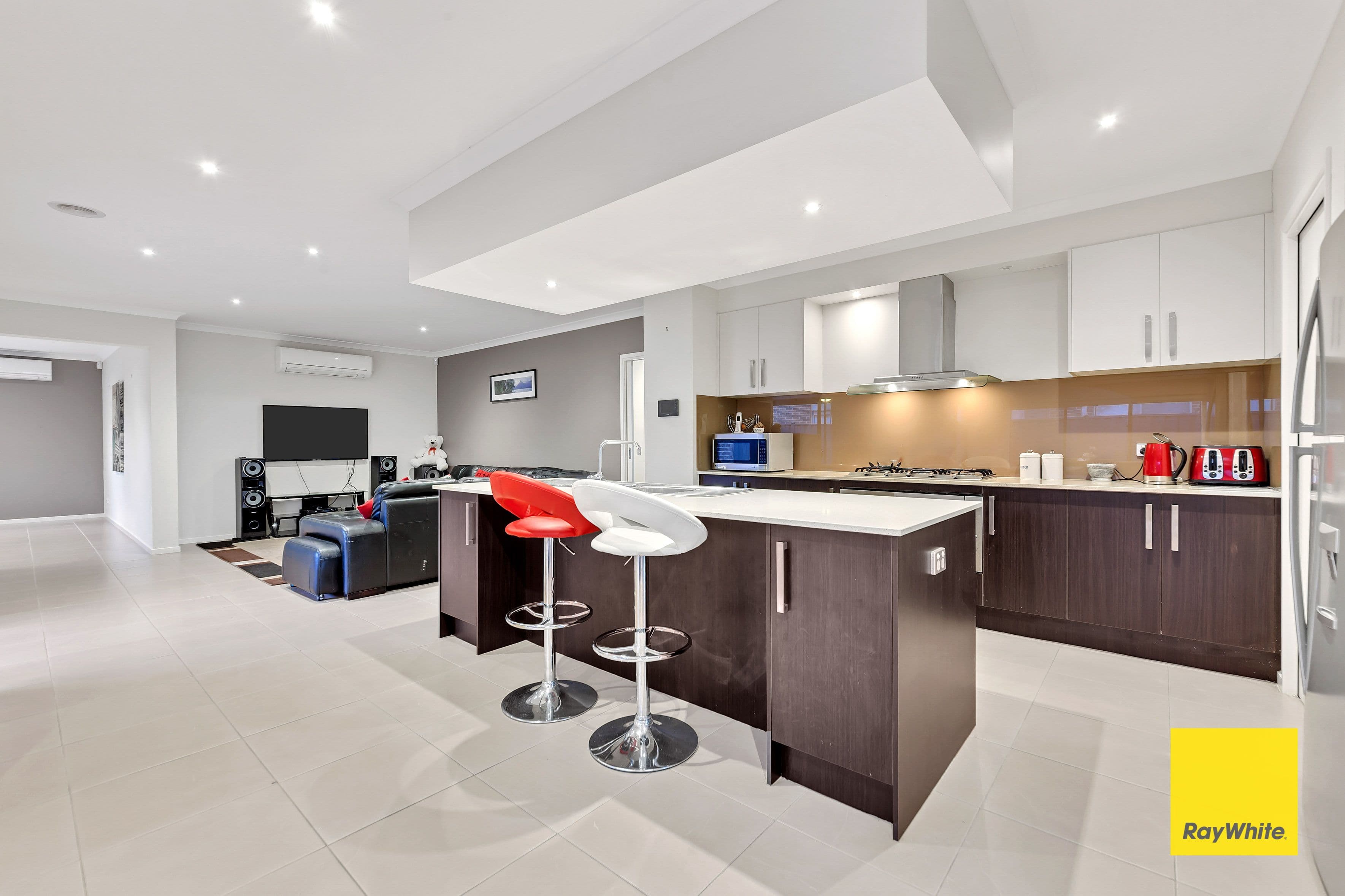 10 Montezuma Avenue, Truganina VIC 3029, Truganina - Thumbnail 3