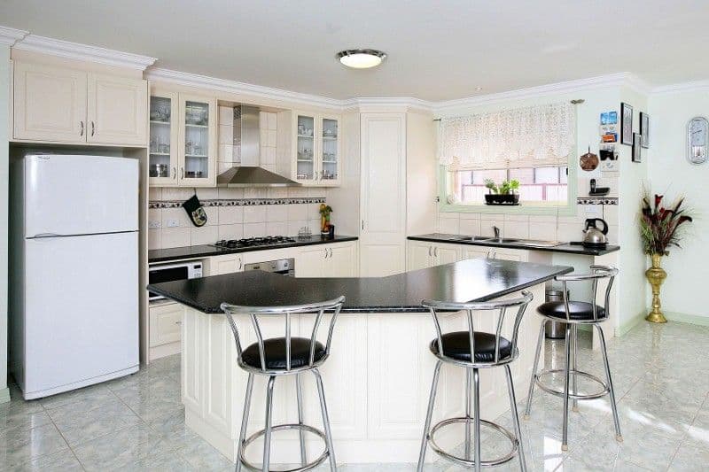 3 Eglington Court, TAYLORS HILL VIC 3037, Taylors Hill - Thumbnail 2
