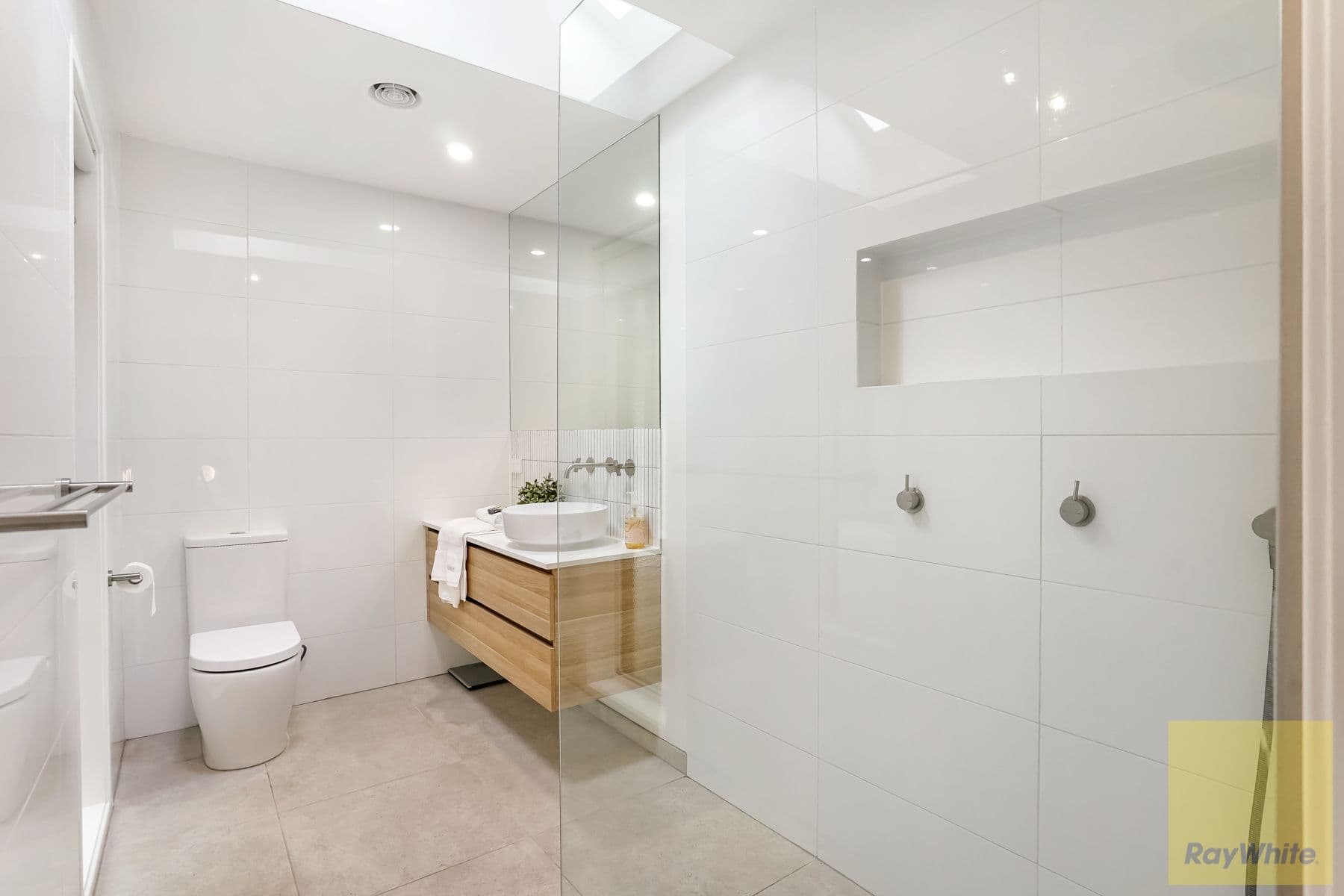 2 Northampton Crescent, Caroline Springs VIC 3023, Caroline Springs - Thumbnail 5