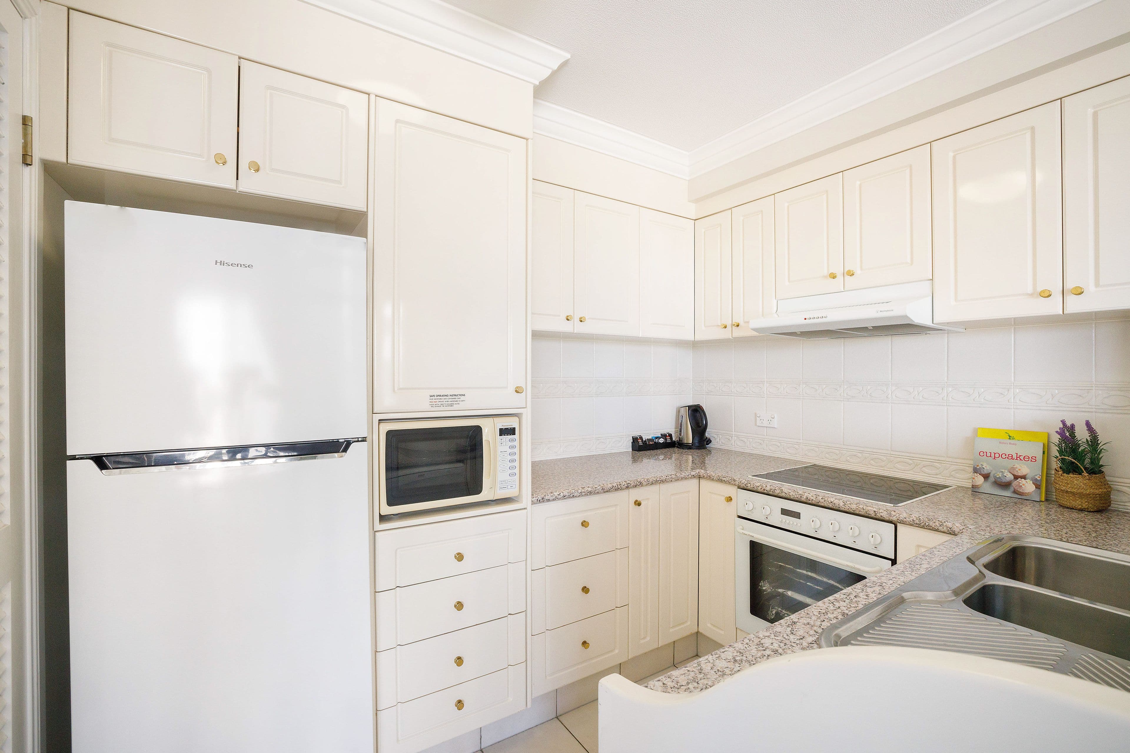 24 Queensland Avenue, Broadbeach QLD 4218, Broadbeach - Thumbnail 7