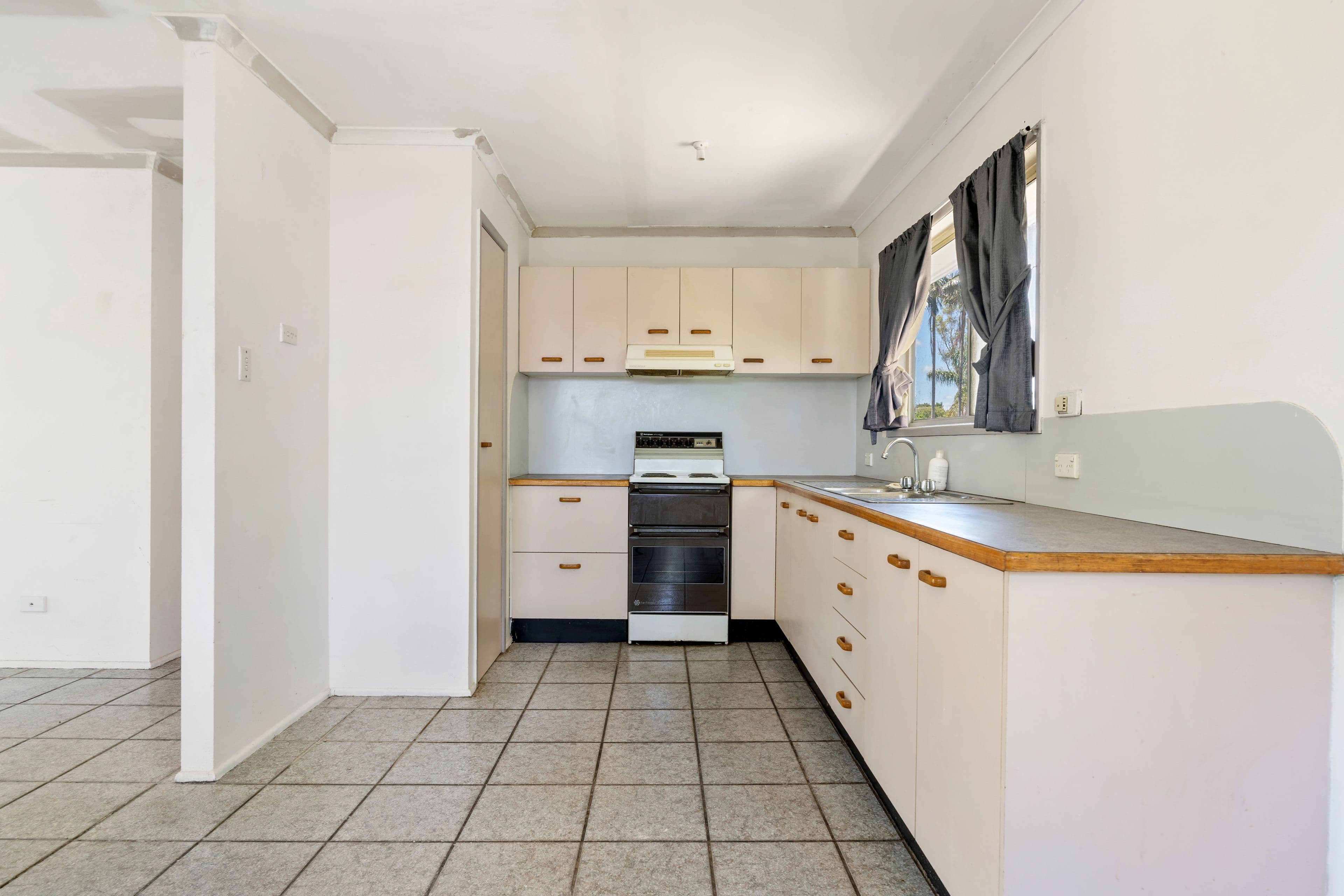 18 Russell Drive, Redbank Plains QLD 4301, Redbank Plains - Thumbnail 4